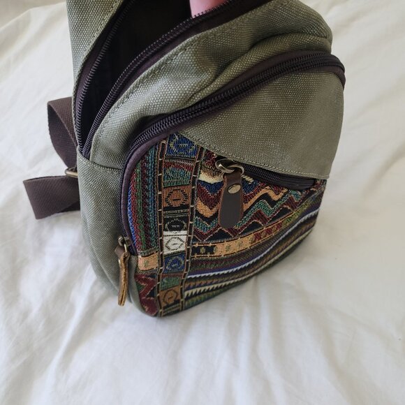 NEW Womans Canvas & leather Trim Crossbody Sling Bag 5 pocket Zip Quality NWT - Picture 2 of 6